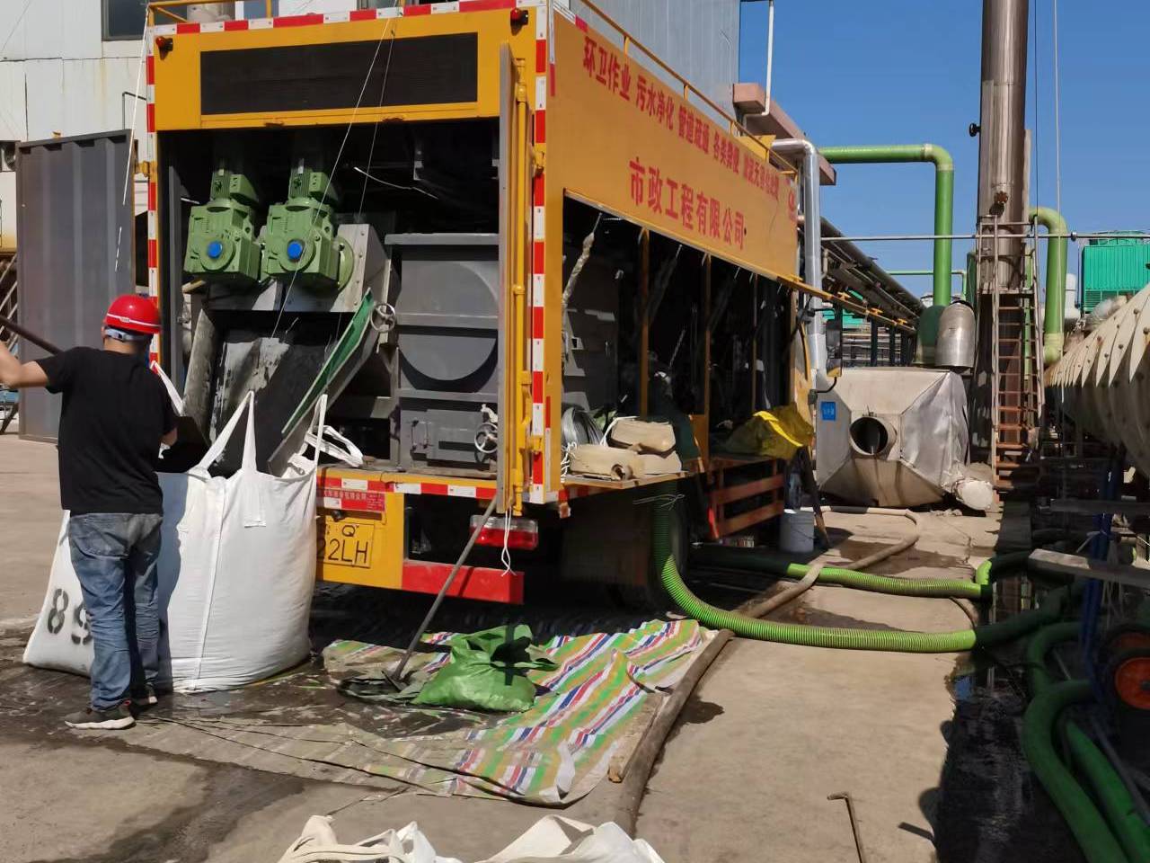 上安乡淤泥压干处理